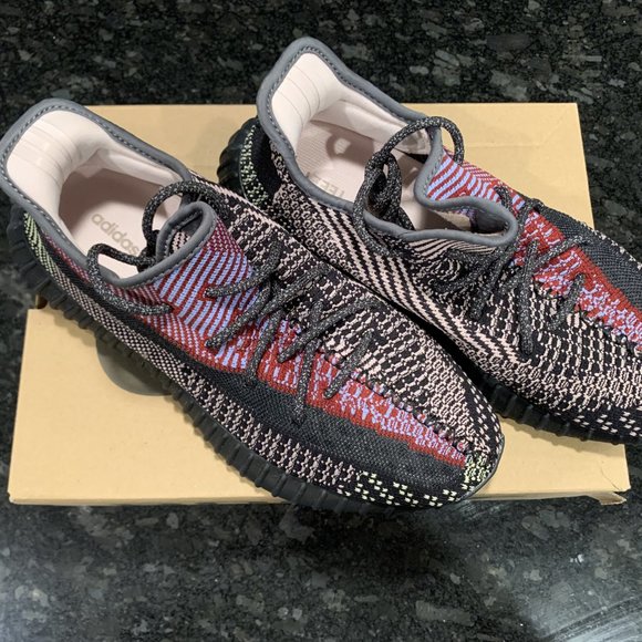 Yeezy Boost 350 V2 Yecheil (Non-Reflective) - Picture 2 of 4
